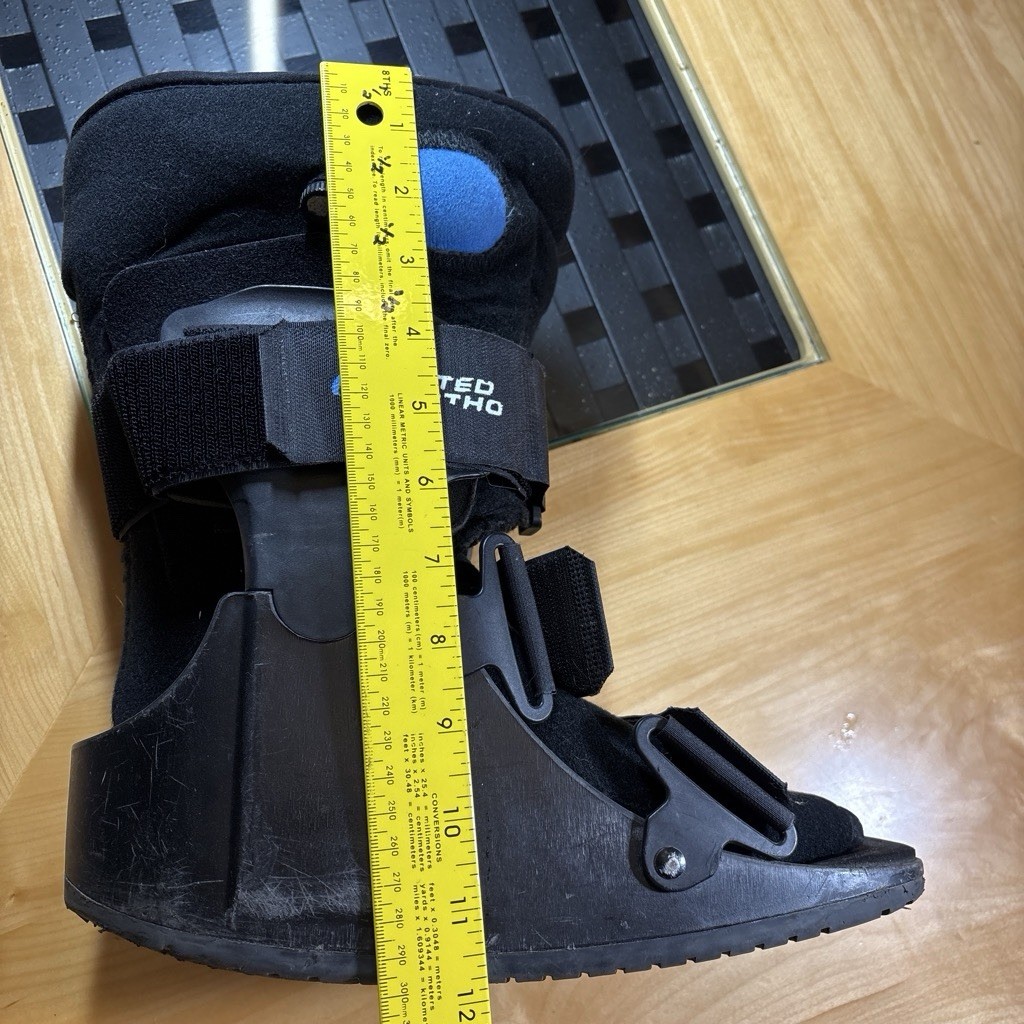 United Ortho Adjustable Walking Boot Immobilizer for Foot/Ankle, L, Black