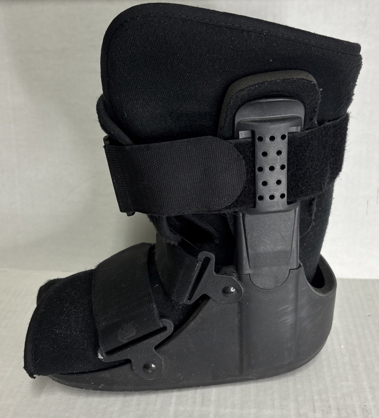 Walking Boot for Ankle Injuries & Fractures Adjustable Air Pump Size Small
