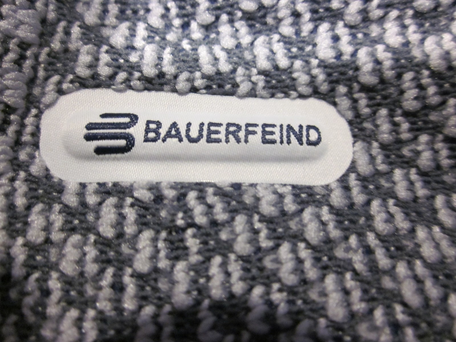 Bauerfeind – GenuTrain – Knee Brace – Support for Pain and Stability Size 5 New