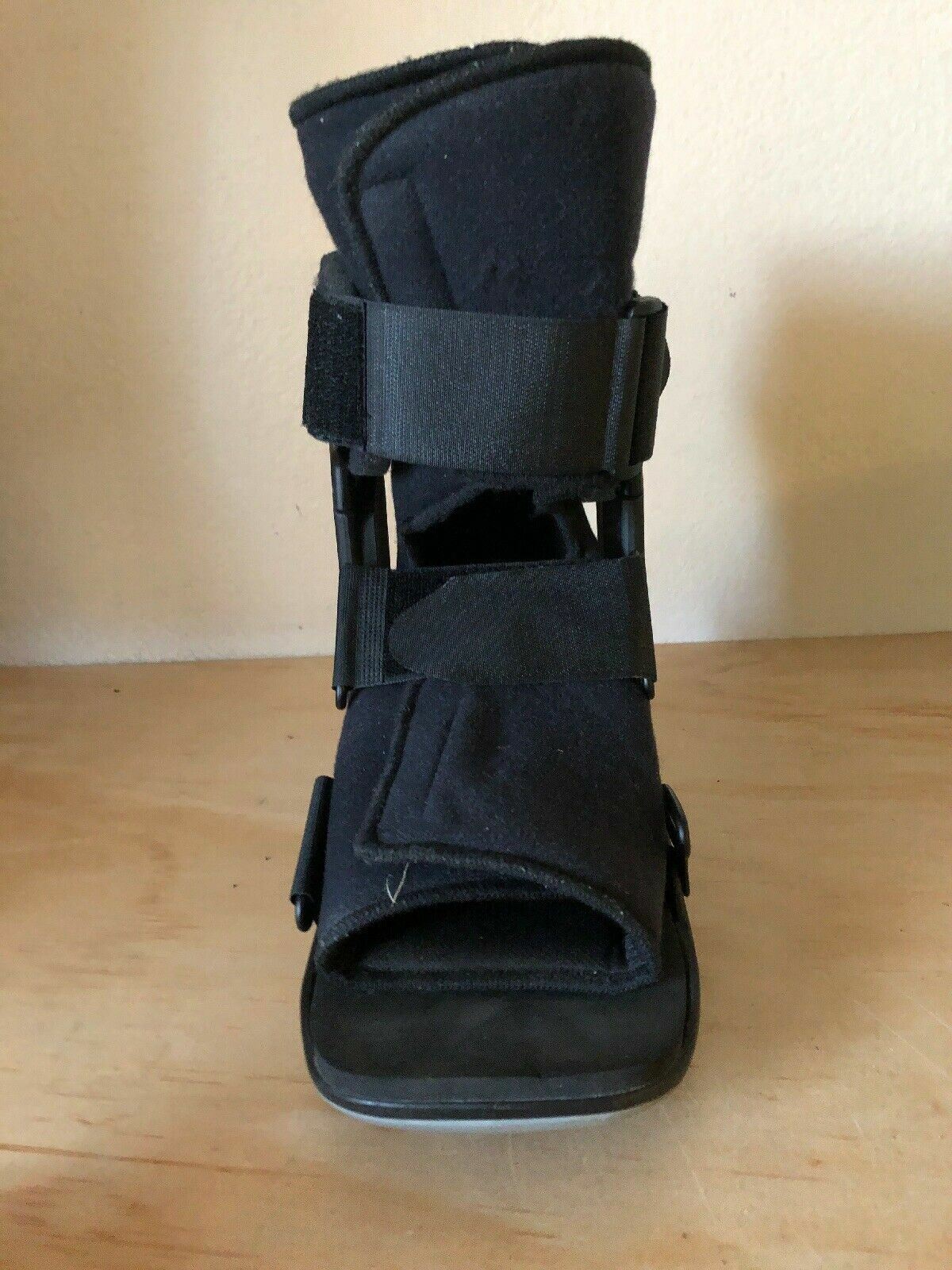 11108 Ovation Medical Pneumatic Shockpod Short Walker Brace Medium Black