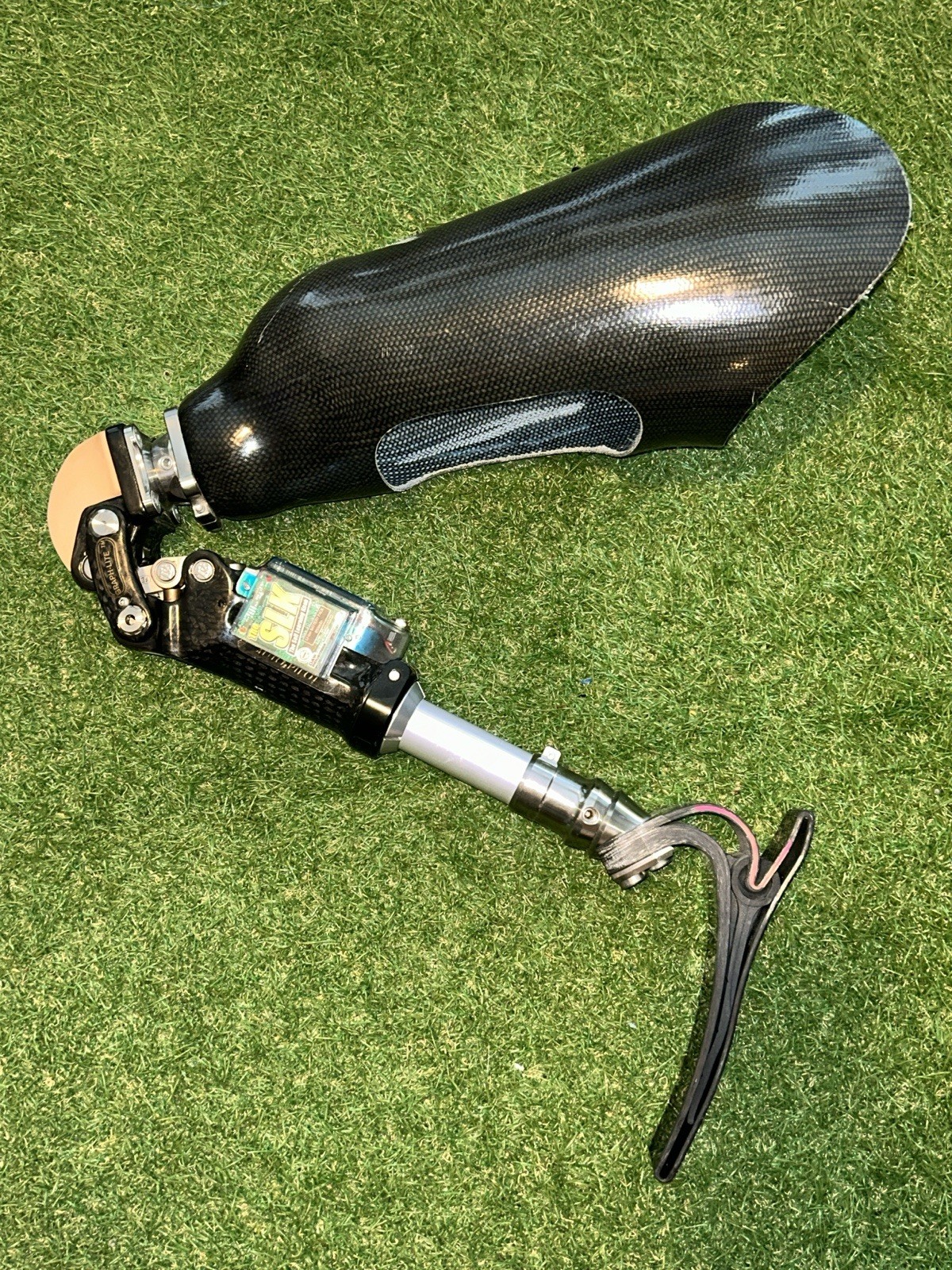 DAW Industries SLK Prosthetic leg. graph lite prosthetic knee