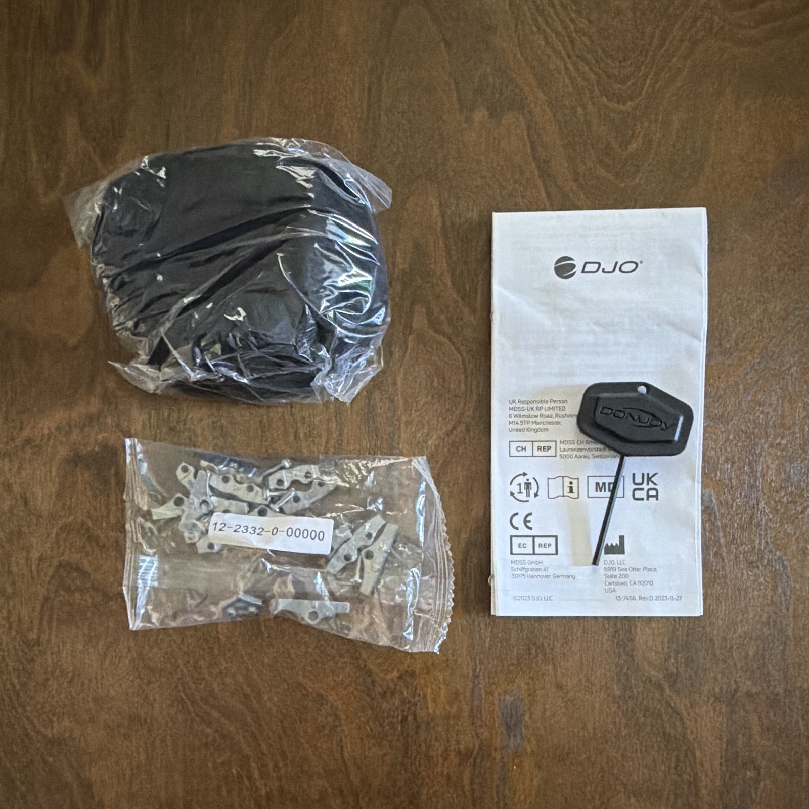 DonJoy Hinged Knee Brace Adjustable Black/Gray One Size w/ Carry Bag Manual