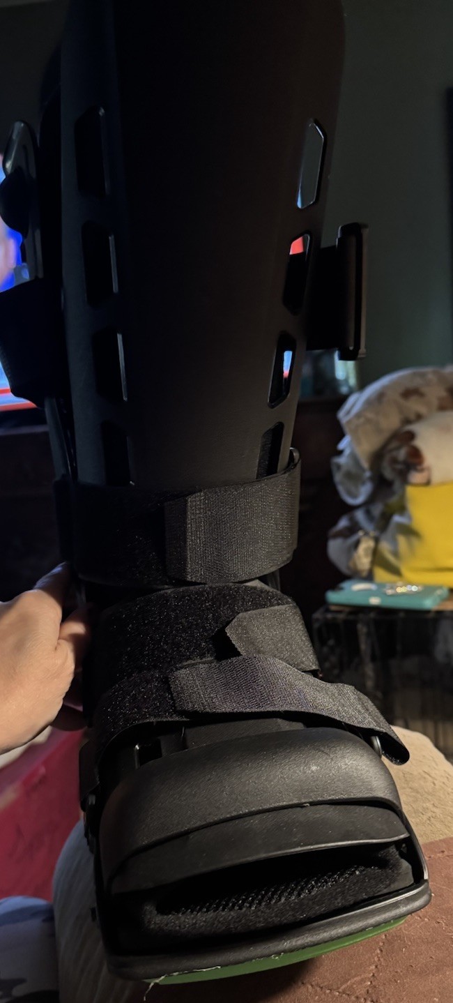 Nenca Air Cast, Walker Boot, Size Medium Extra Padding For Inside