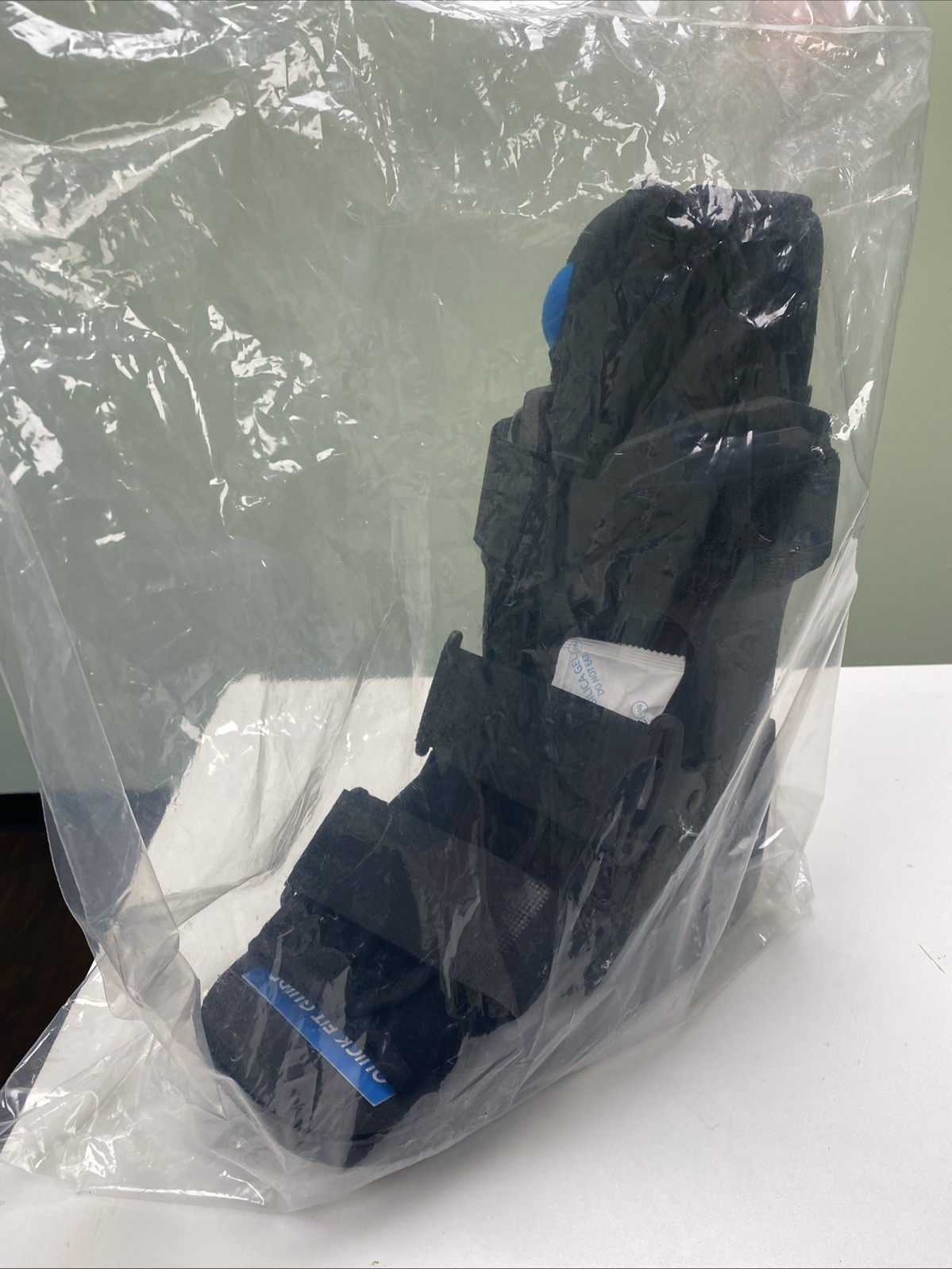 United Ortho USA14115 Short Air Cam Walker Fracture Boot, Medium, Black