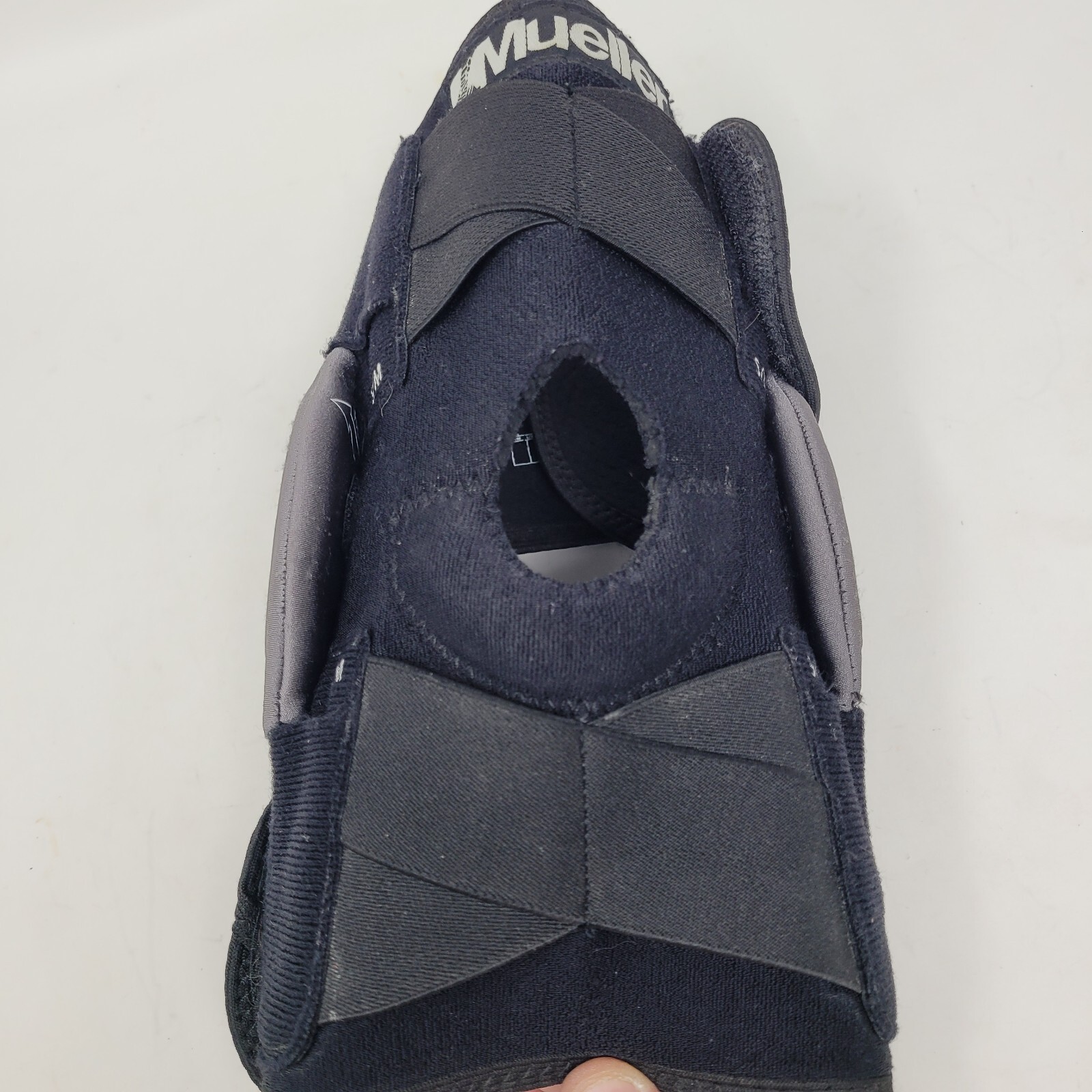 Mueller HINGED Wraparound Knee Brace Fits Size Small & Medium Extra Support