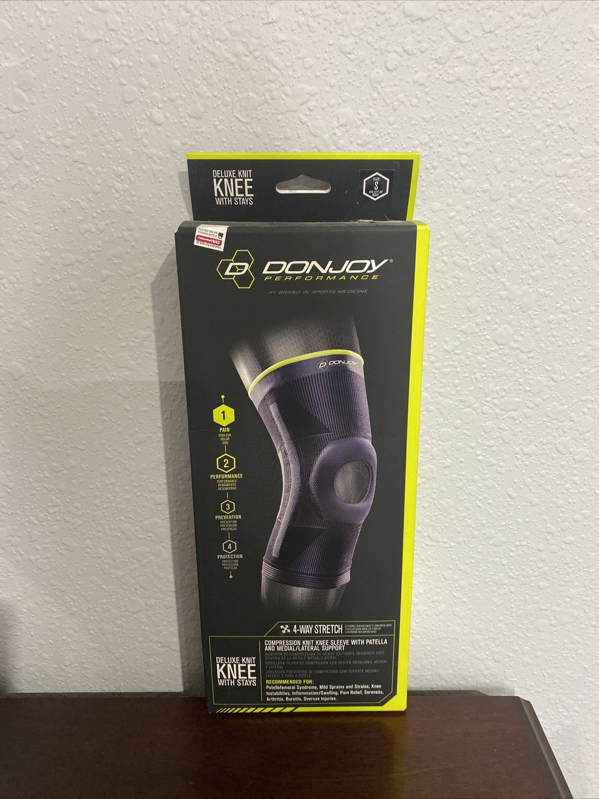 DonJoy Performance Deluxe Knit Knee Sleeve With Stays – Small Compression