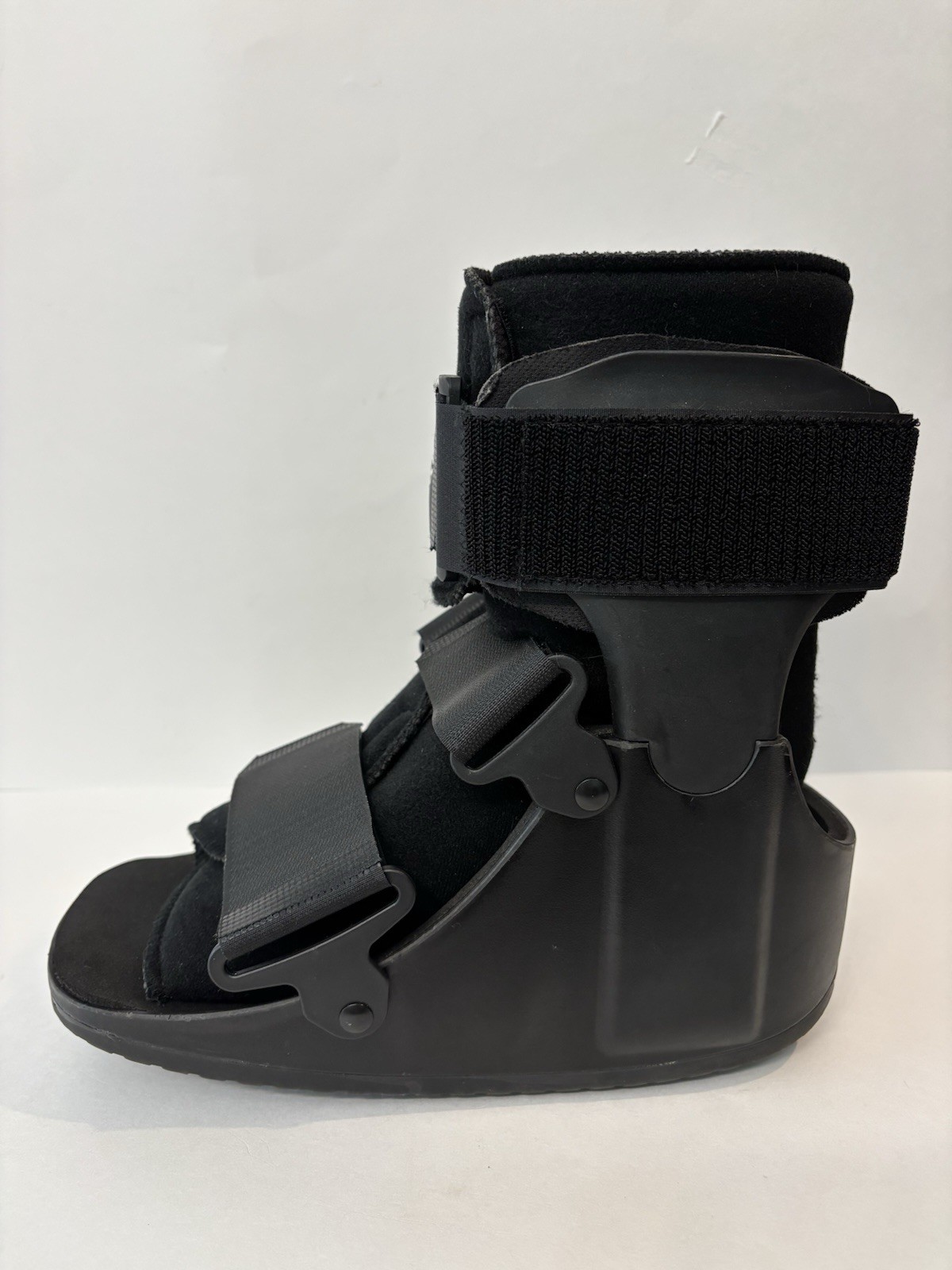 United Ortho Short Cam Walker Fracture Boot, Small, Black