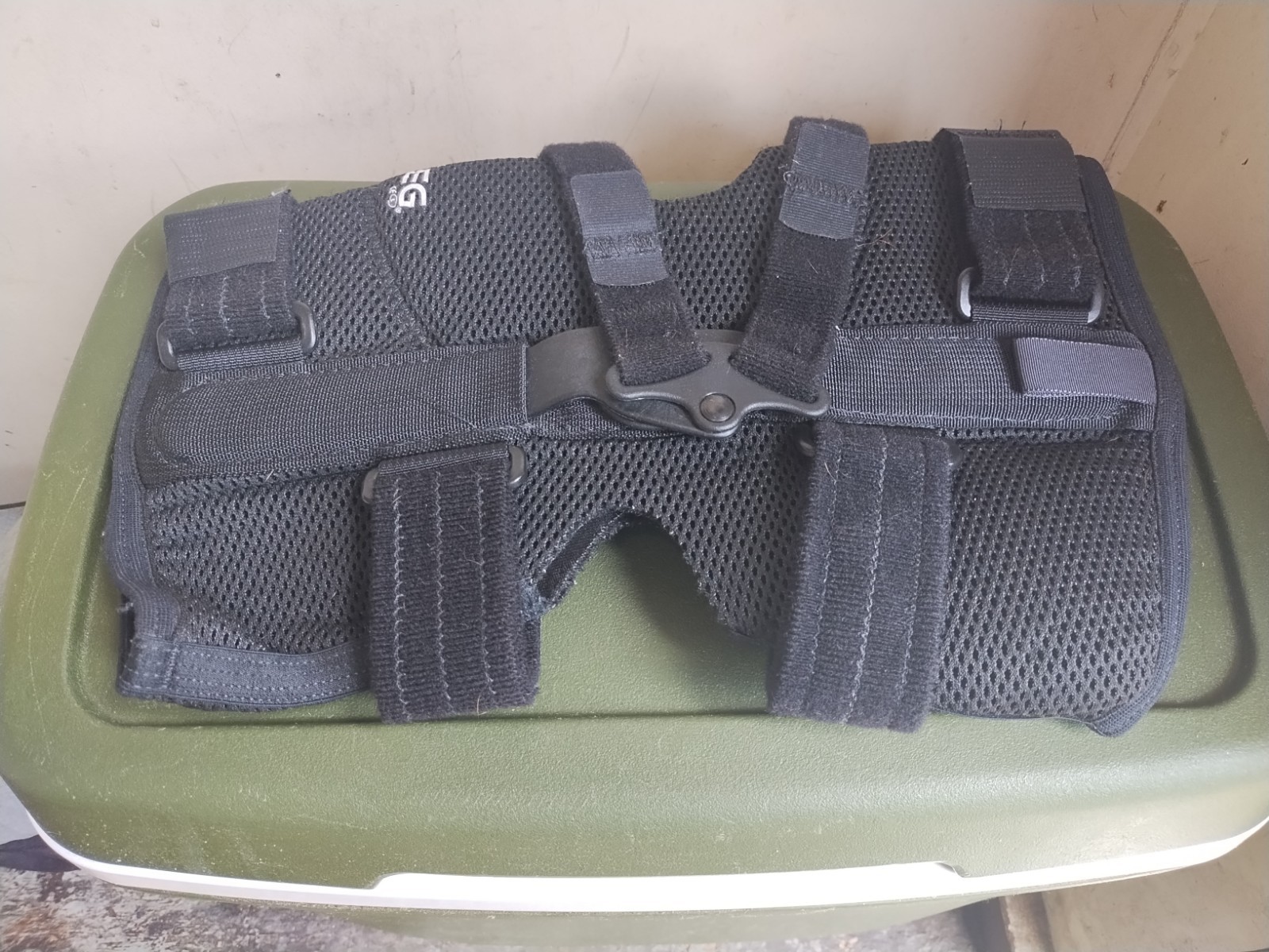 BREG (14201) Knee Brace Patellar Tracking Orthosis Size Large Right Side AirMesh
