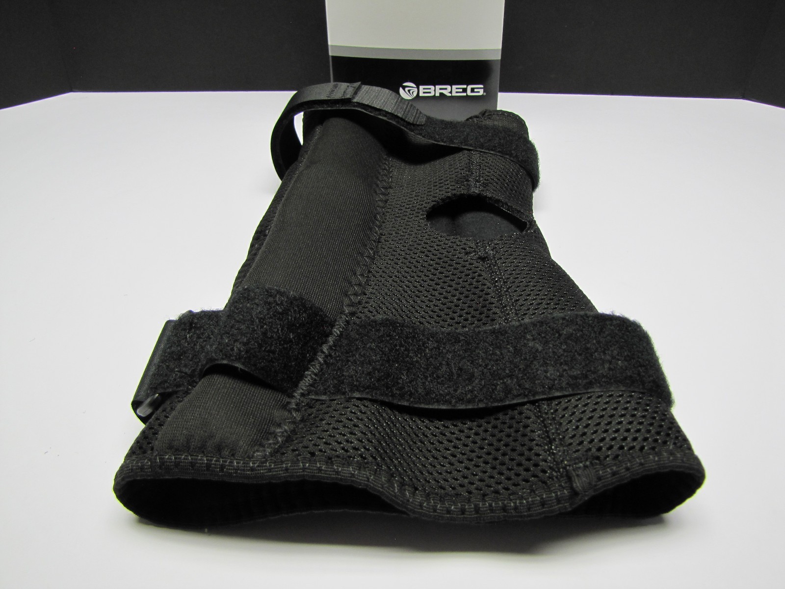 Breg Airmesh Economy Hinged Pull-On Knee Brace w Open Back – Large 21714
