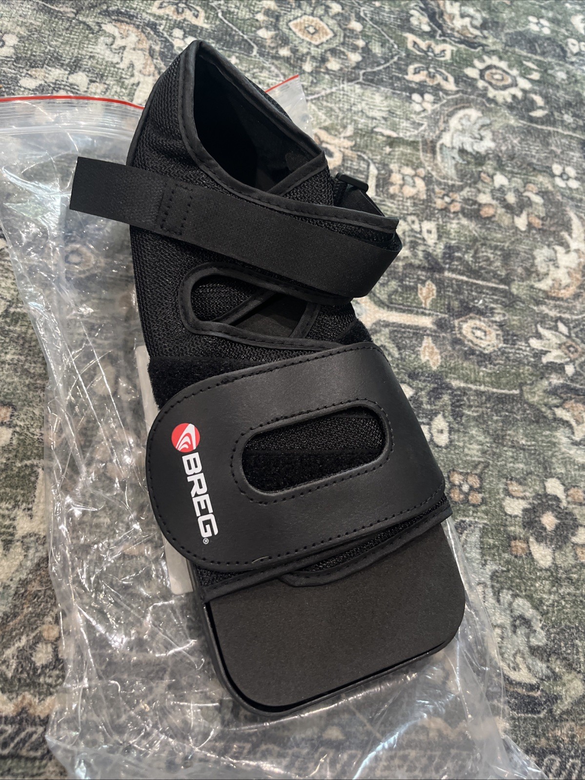 Breg 100614-030 Post-Op Shoe Medium Unisex Fits Left or Right Foot / Black, NEW
