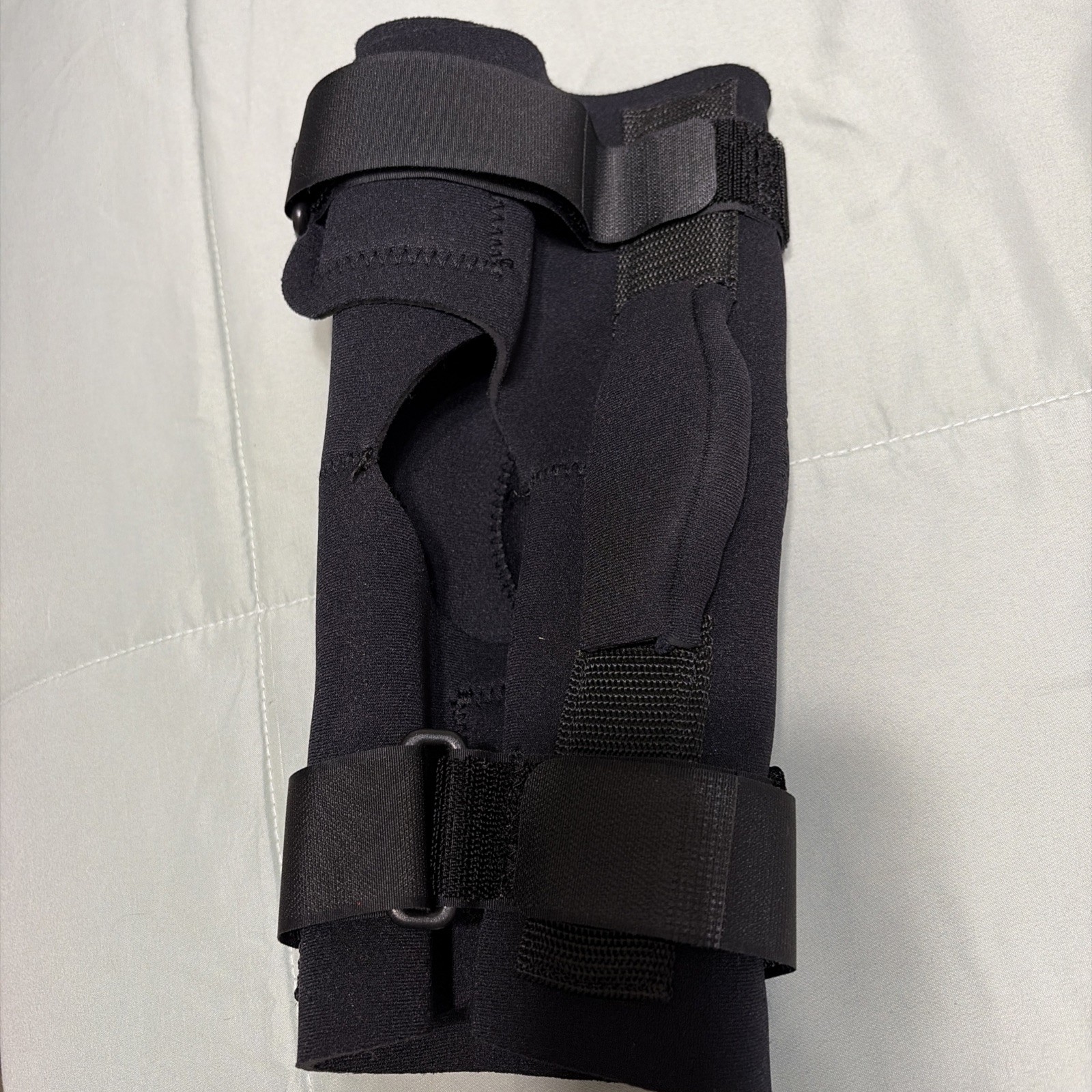 ACE Stabilizing Hinged Knee Brace Left or Right Knee – damaged box