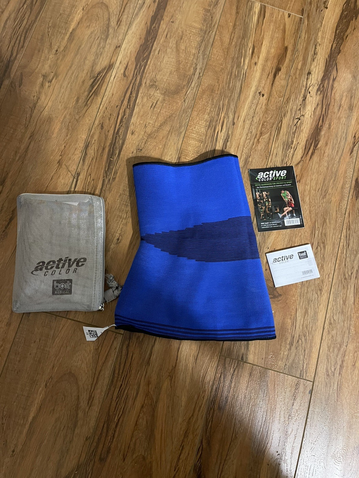 Active Color Knee Band XXLarge Black And Royal Blue With A Storage Case
