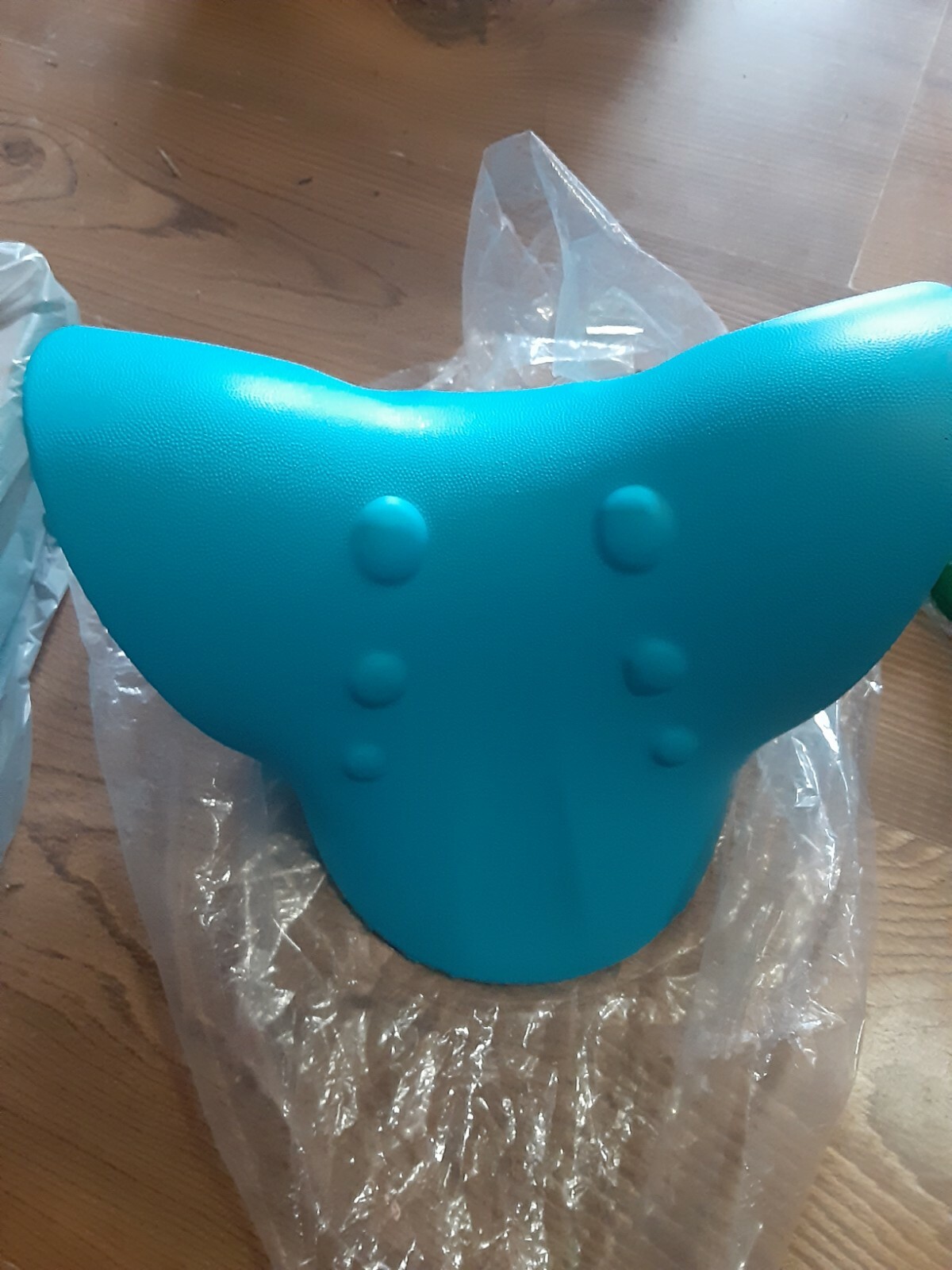 Rest Cloud Neck Traction Pillow Neck. Cervical Pain Relief Unused.