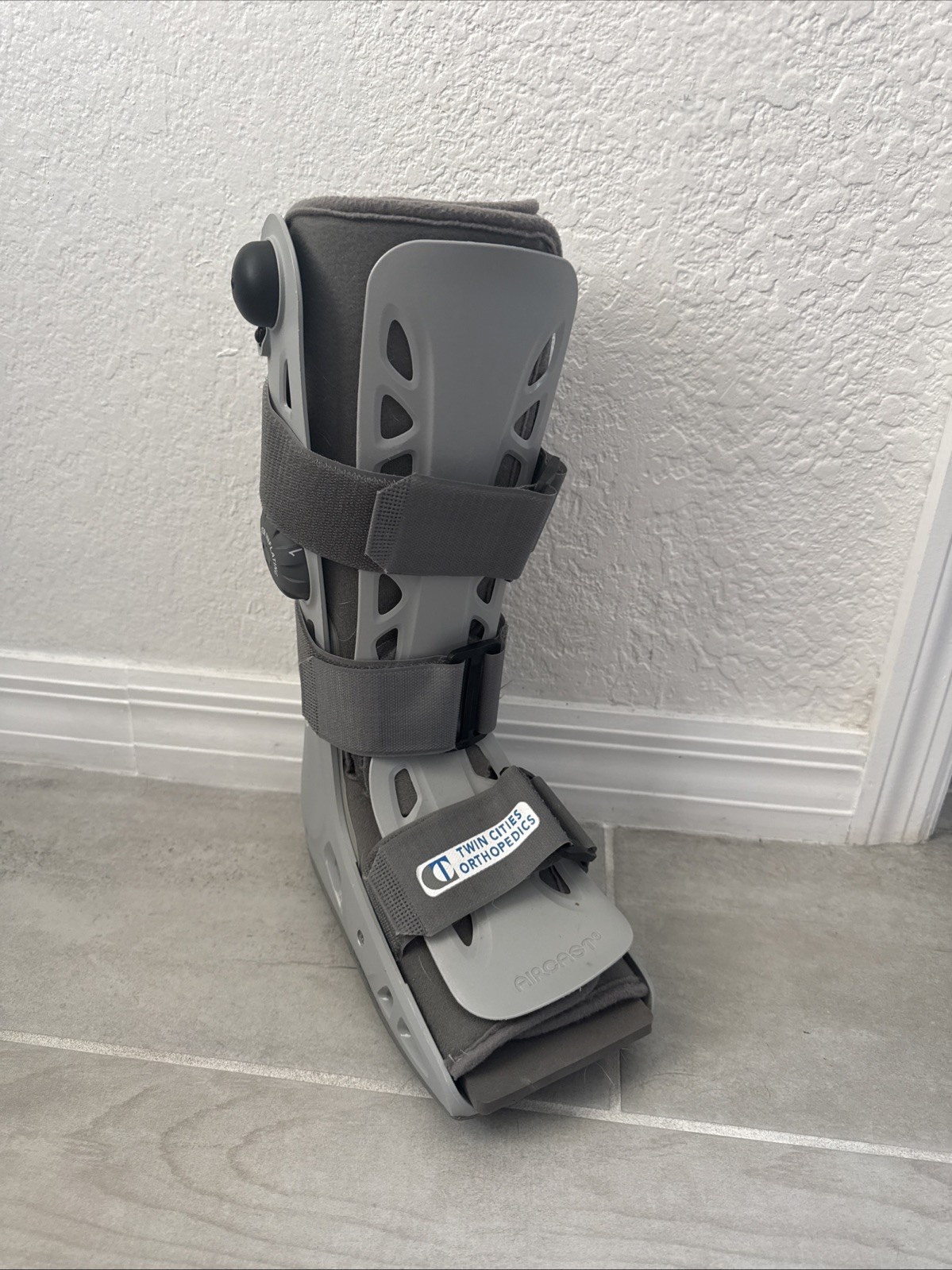 Aircast Walker Brace Walking Boot w/ Pump DJO LLC Gray Small