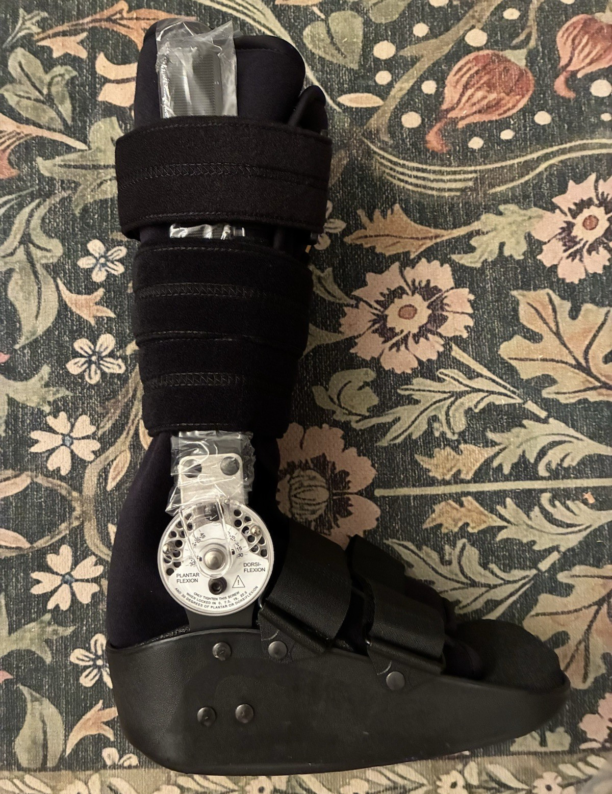 DonJoy MaxTrax ROM Air Walker Boot Adjustable Black Small Ankle/Foot 11-1381-2