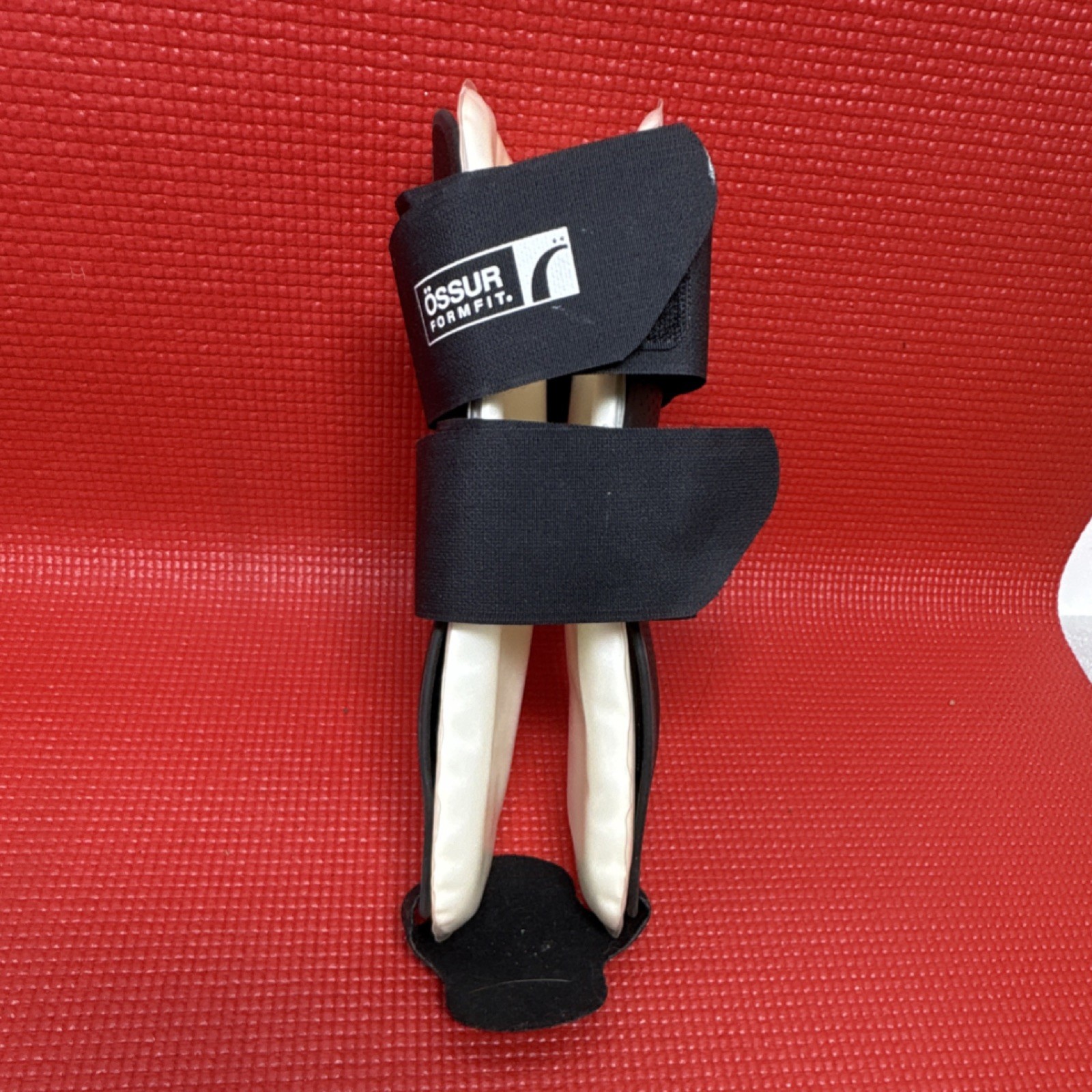 Össur Form Fit Adjustable Ankle Brace Black White Plastic Foam Fabric Unisex