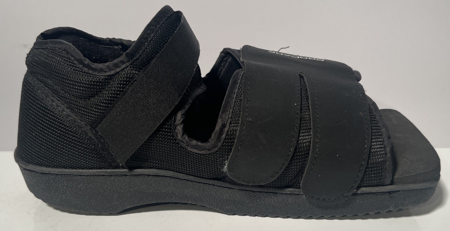 DJO Global ProCare Squared Toe Post Op Shoe Size Medium 79-81235 Black Germany