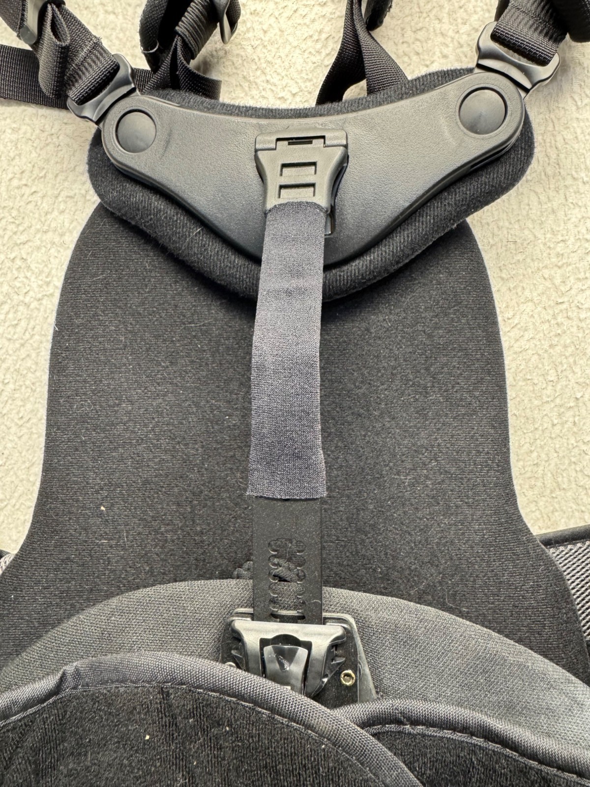 Sleek Adjustable Back Brace With Shoulder Straps By Thuasne & Sleeq Black 109B