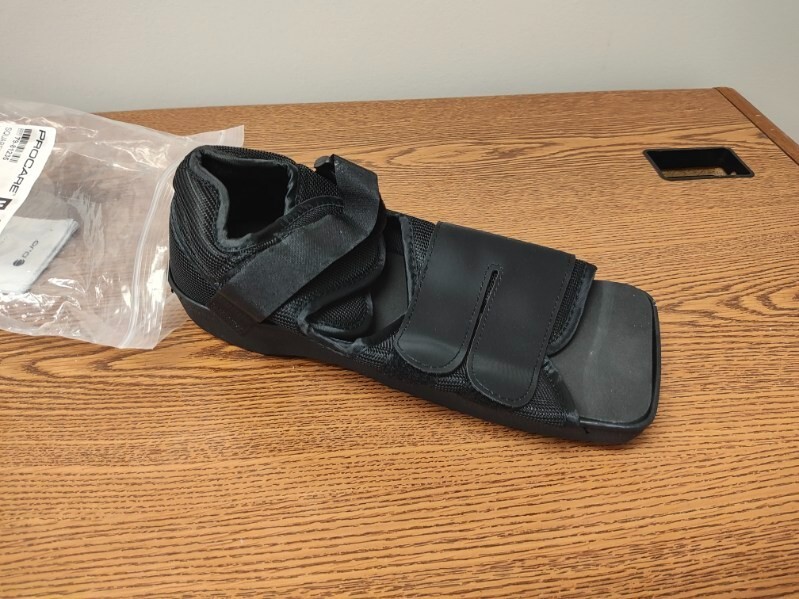 ProCare Squared Toe Post-Op Shoe Size: Medium ( Wear on the left or right )