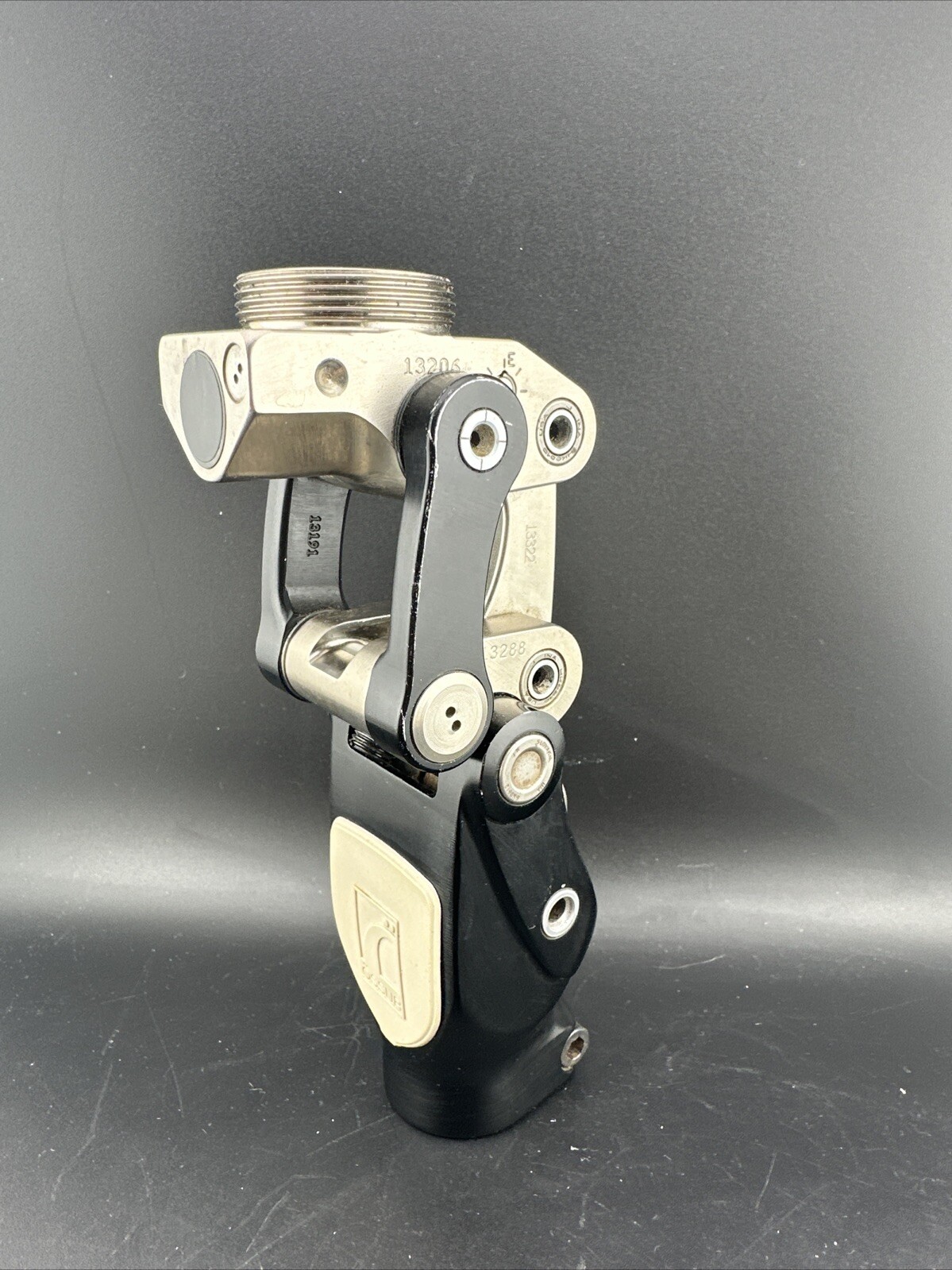 Ossur 2000 Prosthetic knee. Perfect Condition. Hydraulic Is Good And Tested