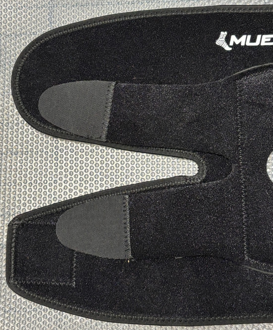 Mueller Knee Support Adjustable Black Compression Brace One Size Fits Most OSFM