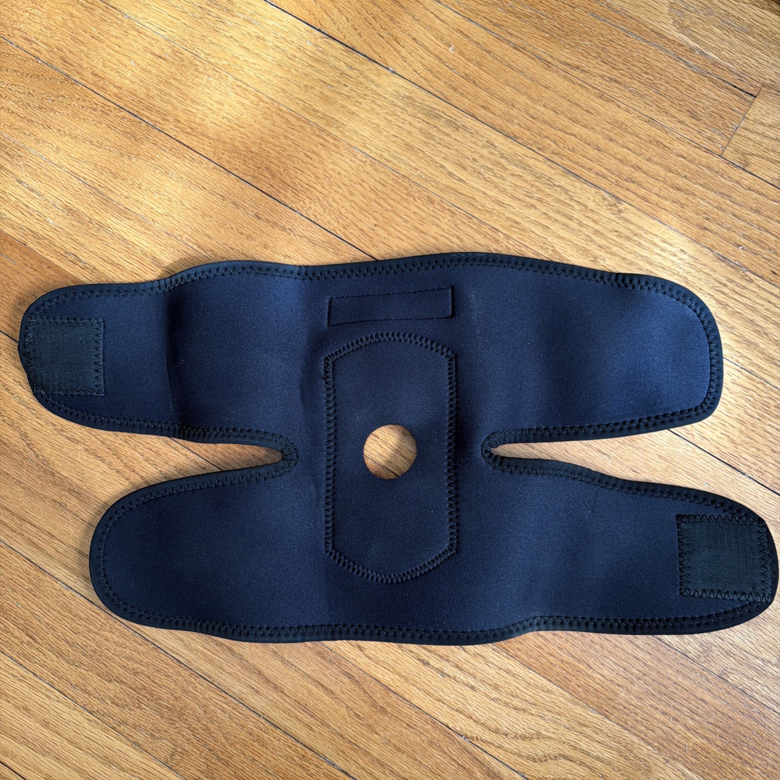 Mueller Adjustable Knee Support Stabilizer Black Neoprene Comfort