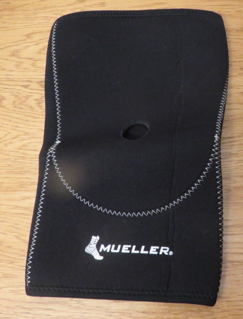 Mueller Knee Brace Black Neoprene Nylon Spandex B300316