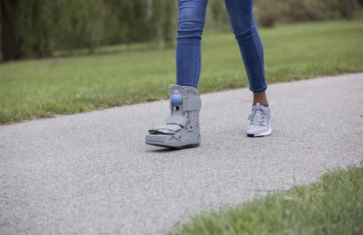 United Ortho USA16113 360 Air Walker Ankle Fracture Boot, Large, Gray