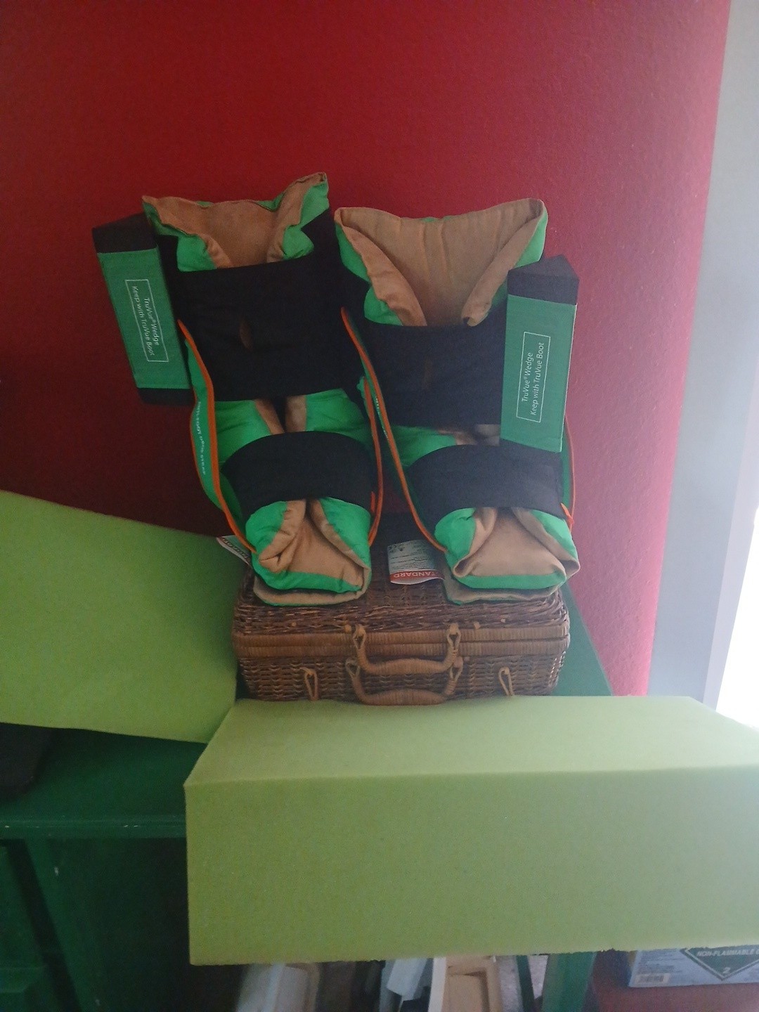 Pair Of EHOB TruVue Heel Protector Boots Standard Size Green w /Wedges Anti Foot