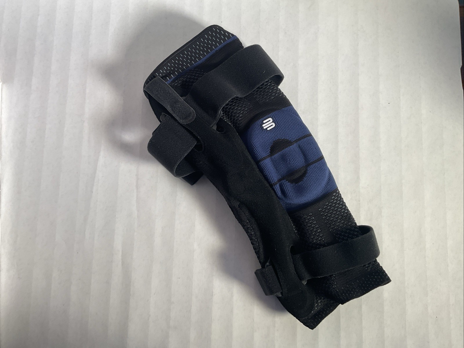 Bauerfeind GenuTrain S Knee Brace, Size 1, Left, Black