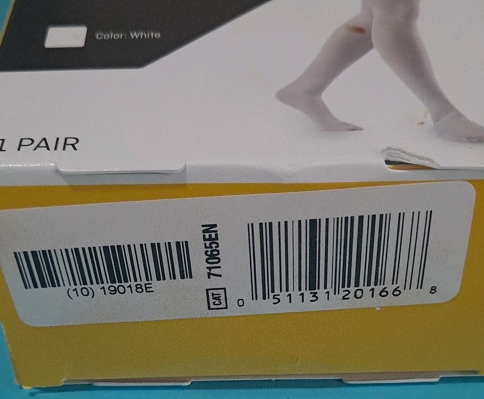Futuro Anti-Embolism 18mm/Hg Thigh Length Closed Toe Stockings White, Medium B32