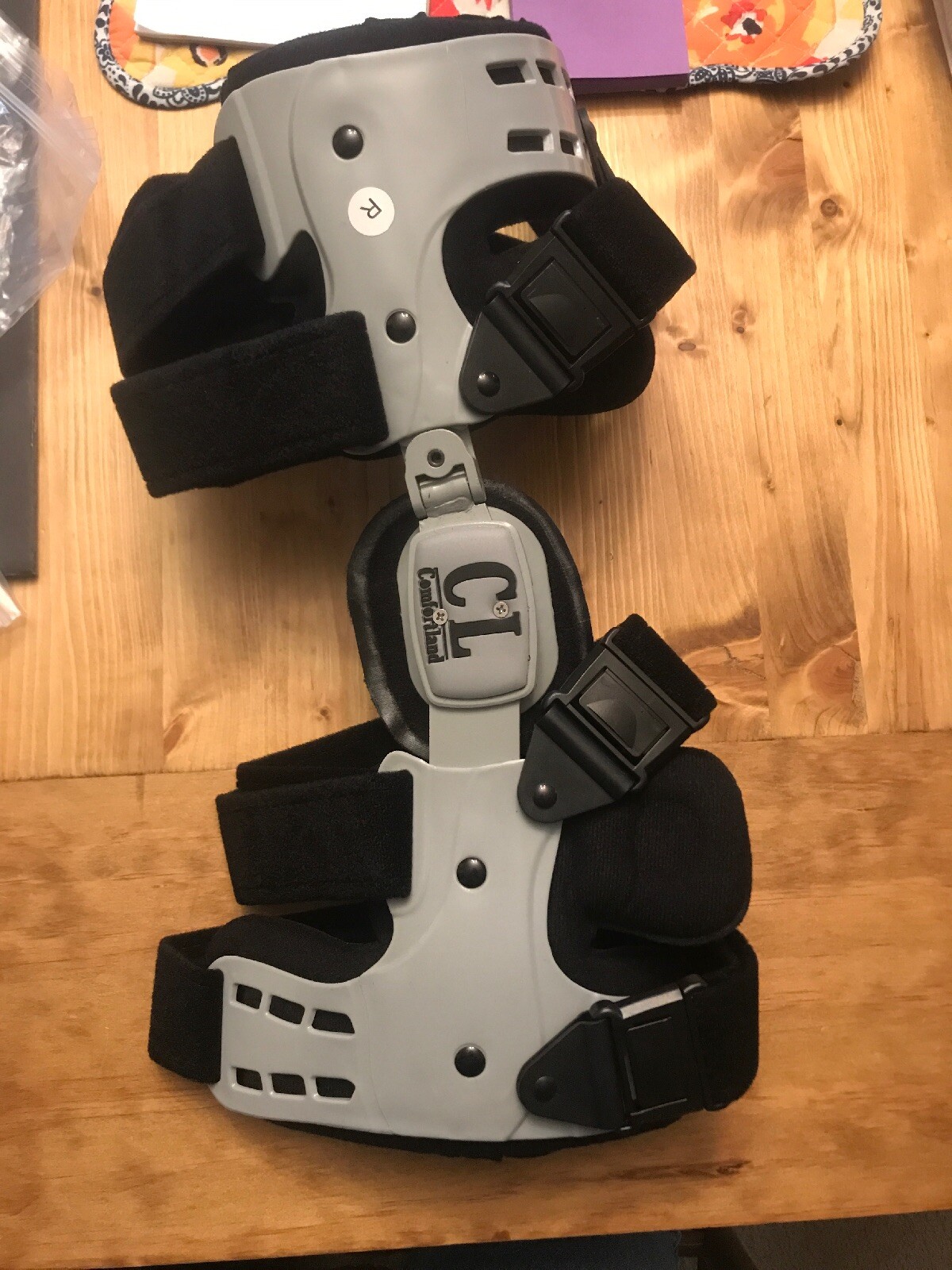 Comfortland OA-200-R Right Knee Brace NEW. AJ