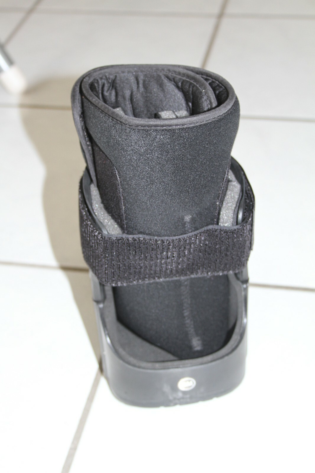 United Ortho Short Air Cam Walker Fracture Boot, SM/Med with 3 Pads 14113