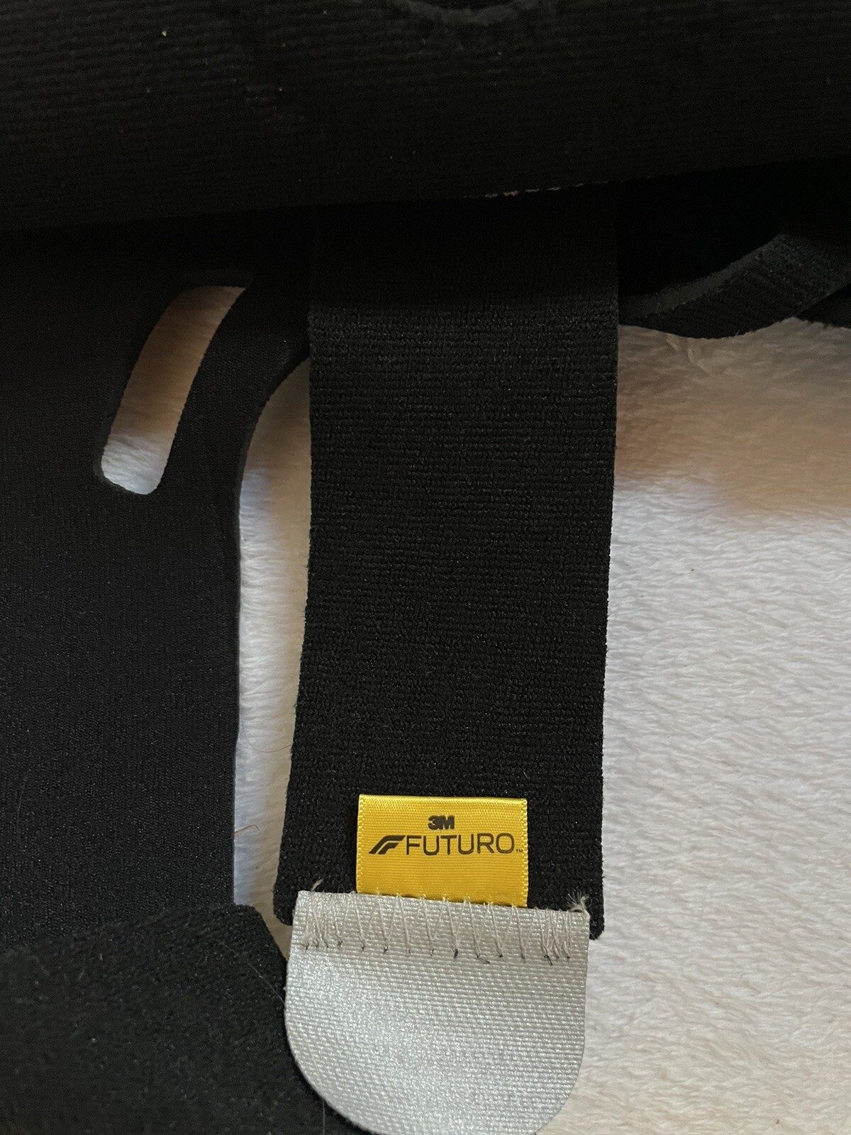 3M Futuro Knee Performance Stabilizer Brace Adjustable Moderate Support 13-17.5”
