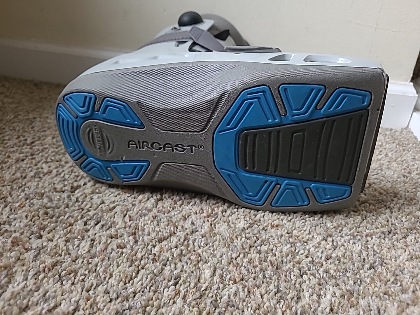 3 Very Good Walking boots Medium Ossur, AirCast, ProCare (B16)