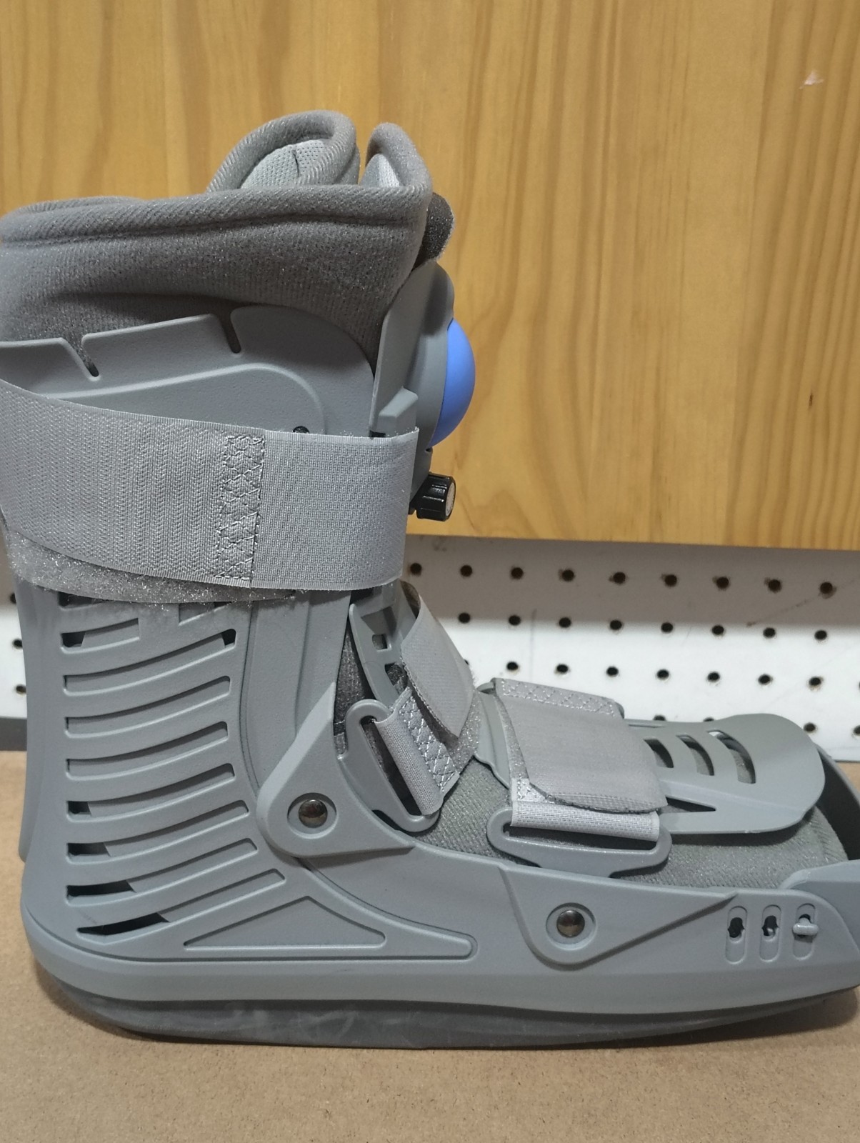 United Ortho USA16117 360 Air Walker Ankle Fracture Boot, Large, Floor Model