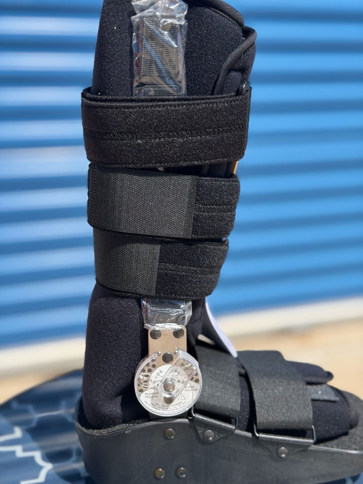 NEW DonJoy Maxtrax ROM Air Walker Boot, Size Medium