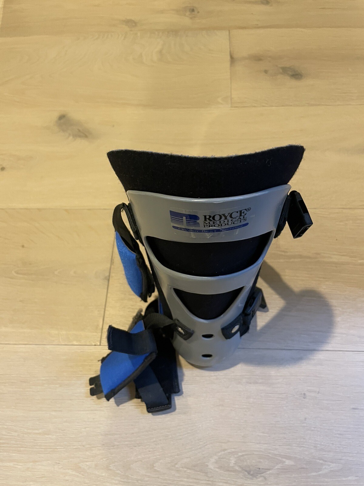 Royce Medical Walking boot. Size Medium. Pre-Owned.