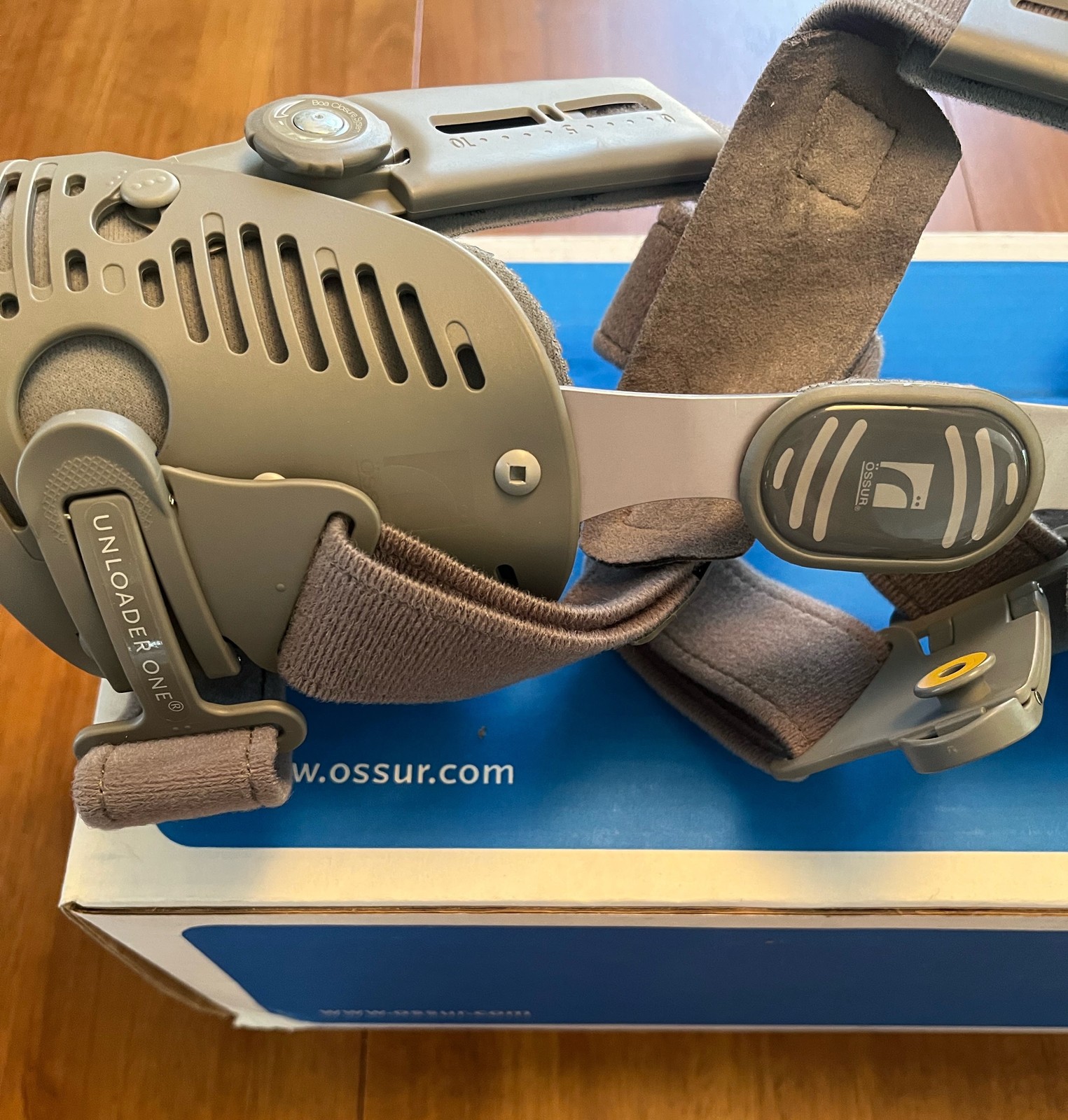 Ossur Unloader One with SmartDosing Medial Right Knee Brace Size Small w/ Box