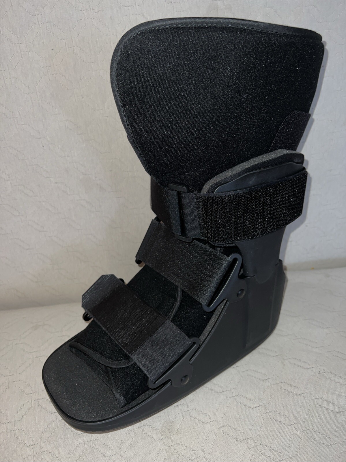 UNITED ORTHO Air Stabilizer Ankle Walker Fracture Boot – Size Medium Unisex NEW