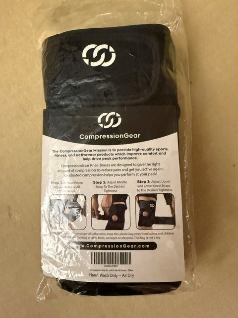 CompressionGear knee brace with side stabilizers