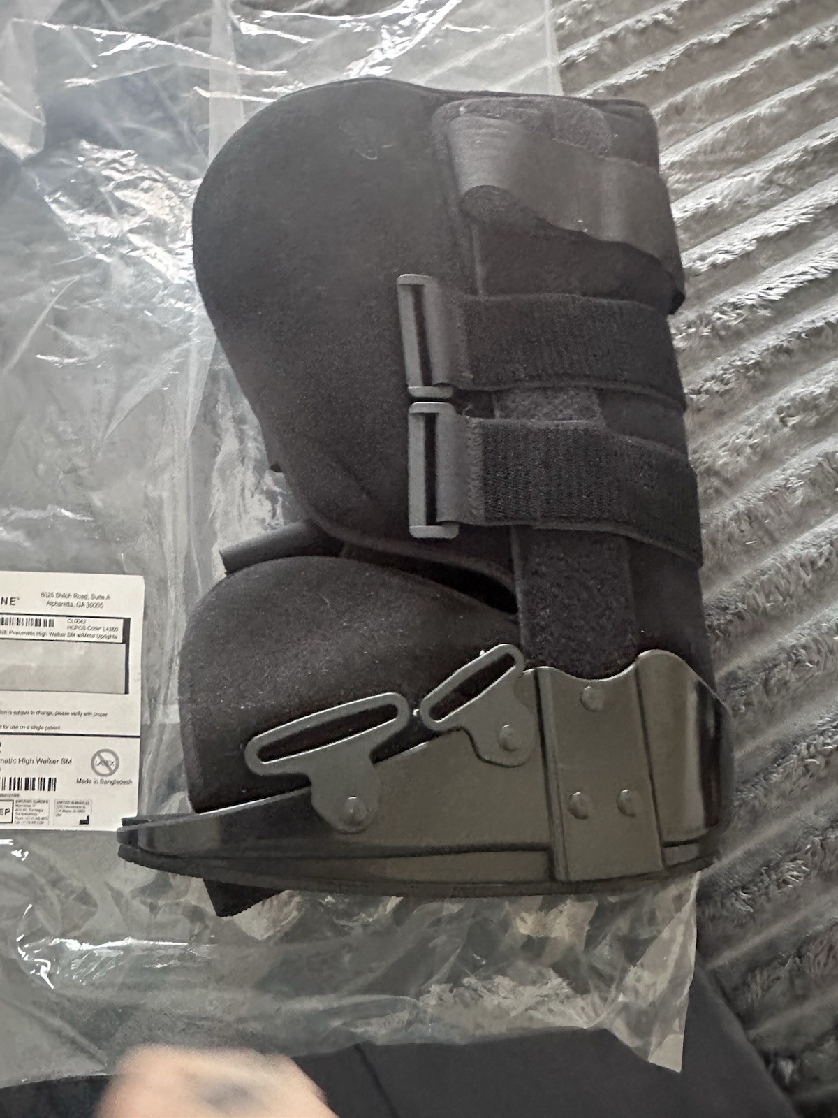 Coreline Leg Pneumatic Walking Boot size small for shoes size 7-9
