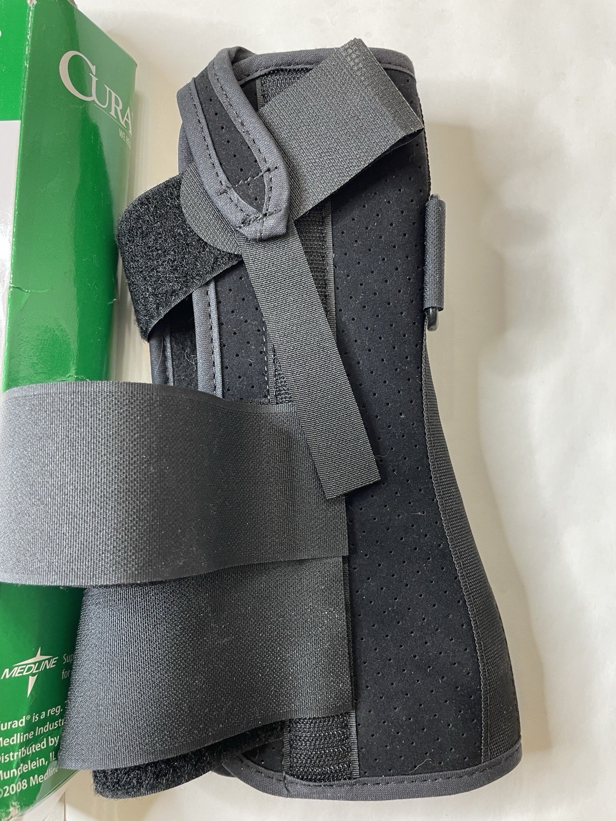 Curad We Help Heal – Wrist & Forearm Splint – Medium, Right Wrist – Open Box