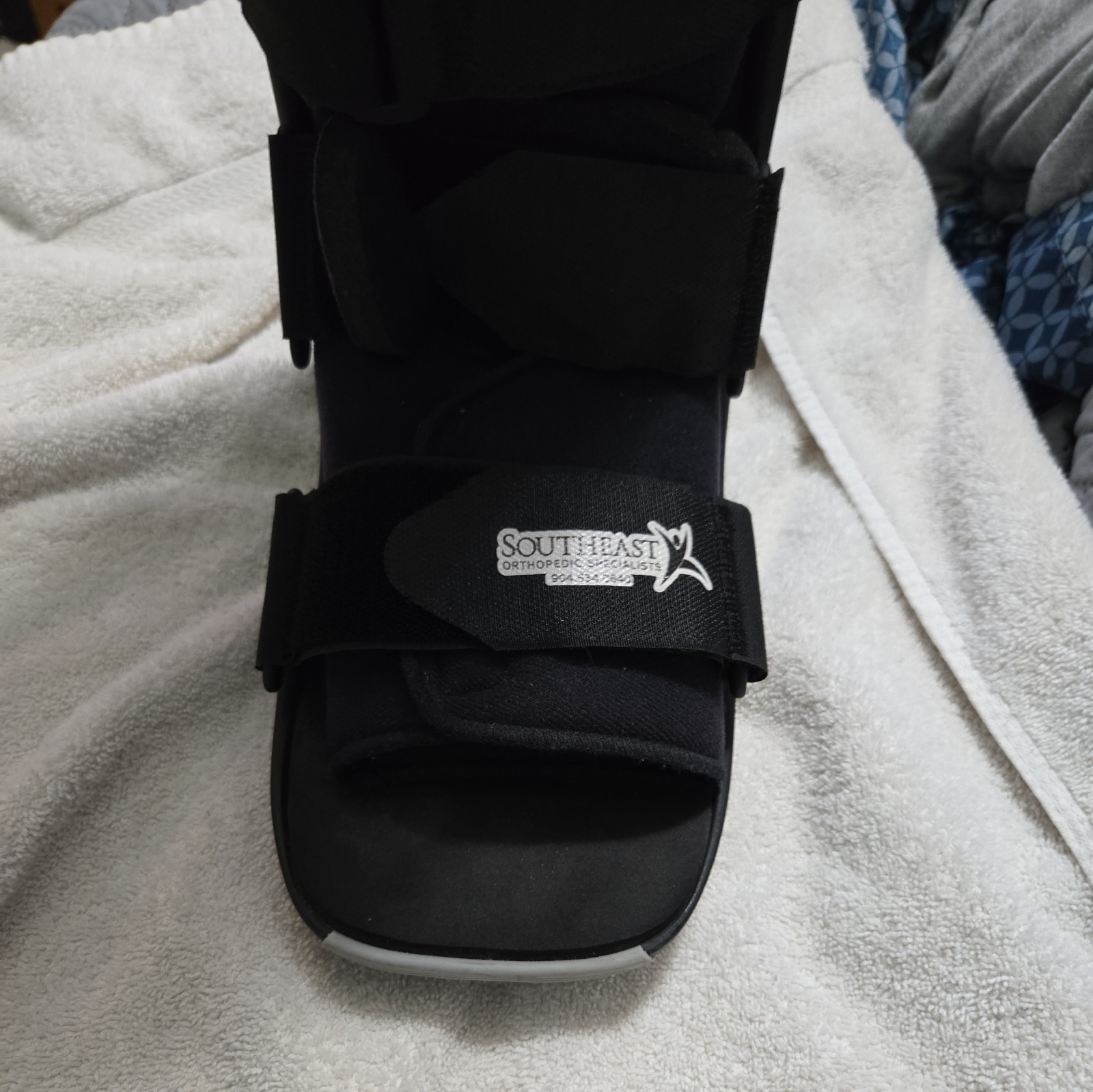 Ovation Medical Air Walker Tall Post-Surgery Size Large, 100617-040 Boot – used
