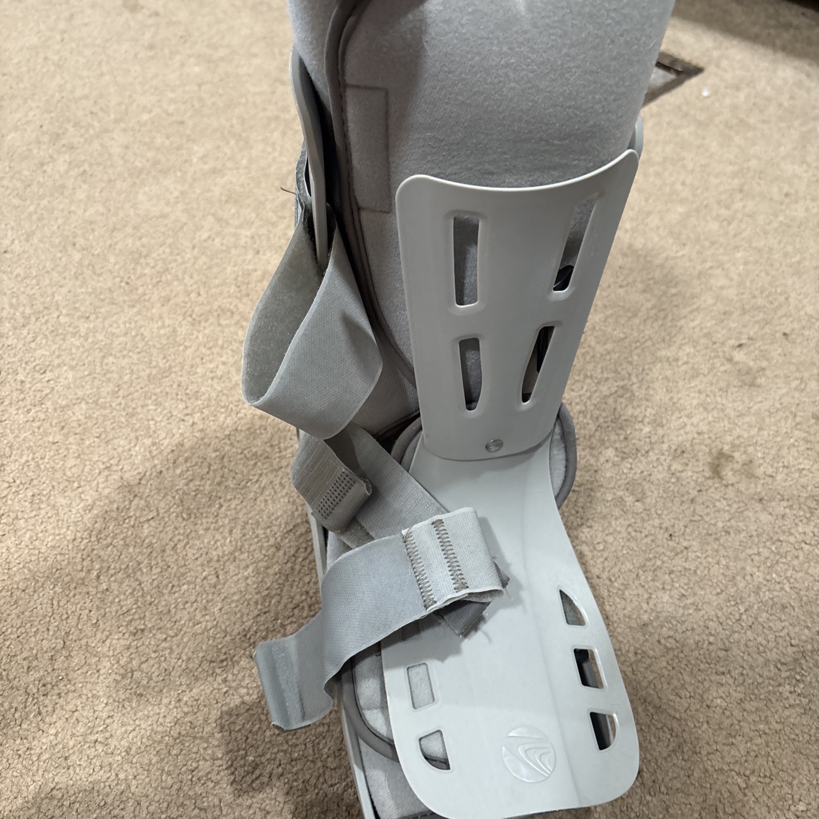 BREG Genesis Mid-Calf Full Shell Orthopedic Walker BOOT Medium-Used