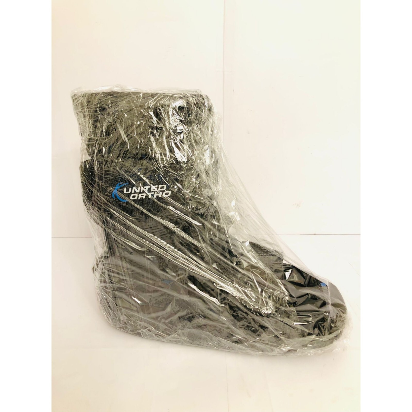 United Ortho Short Cam Walker Fracture Boot Small Black Left Or Right Unisex