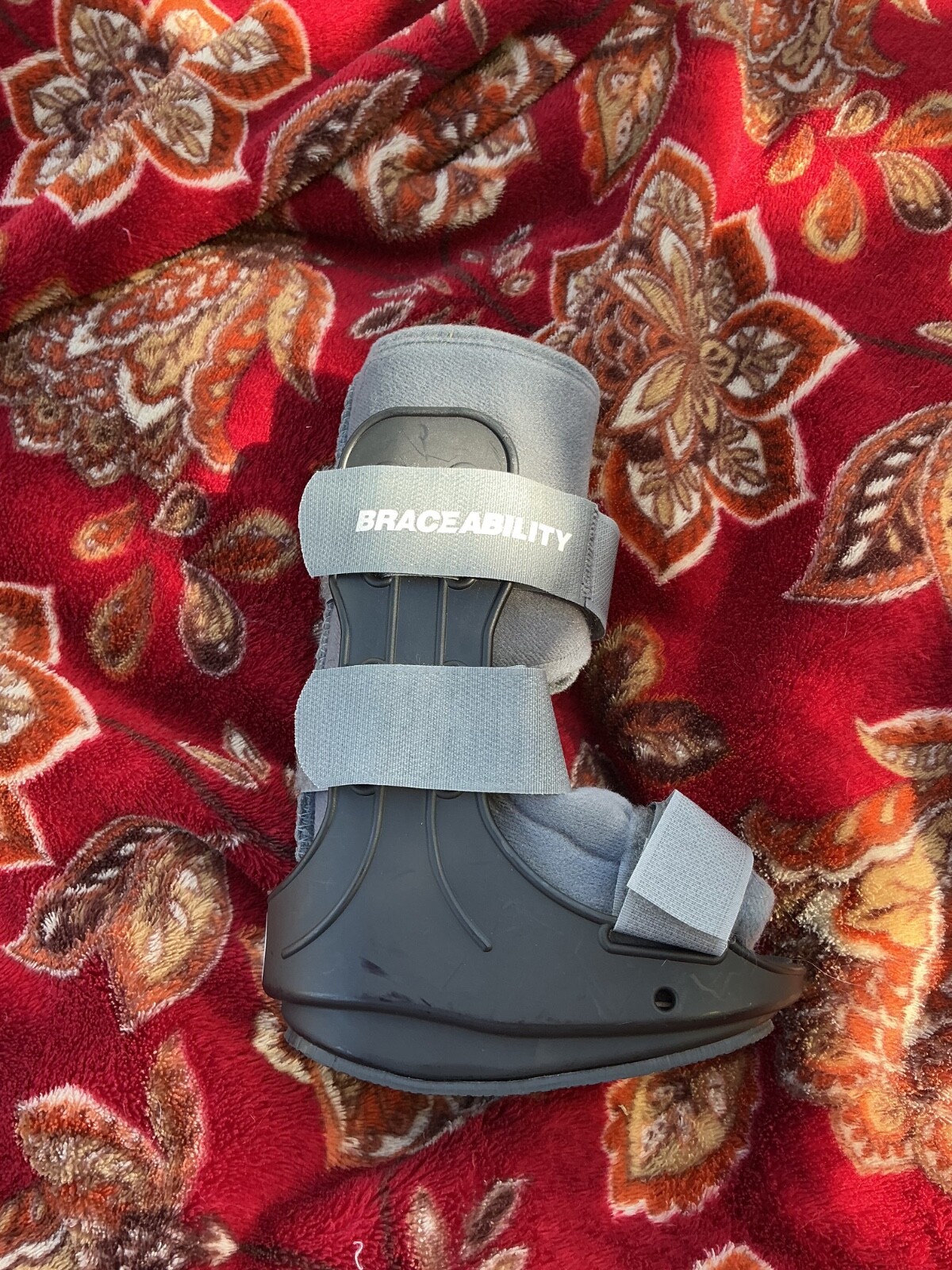 BraceAbility Pediatric Walking Boot Small 3-4 Orthopedic Walker for Injuries