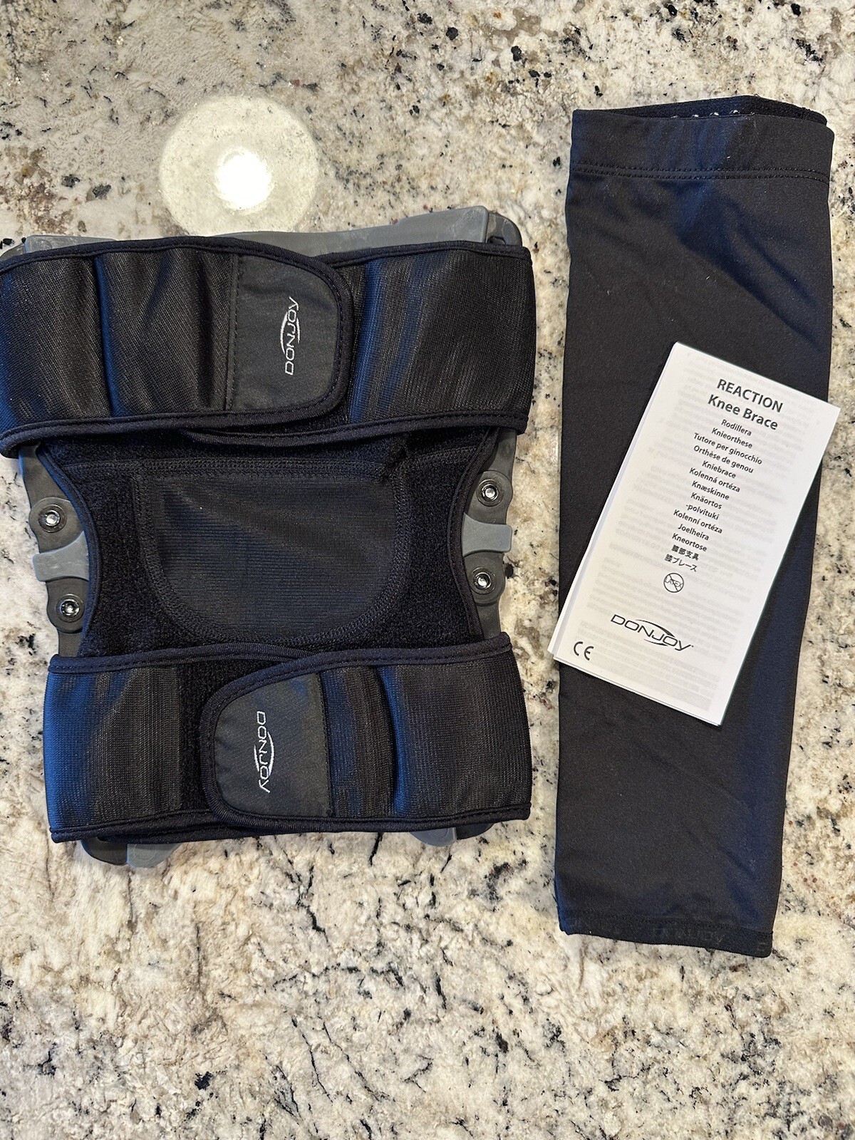 Knee Brace Gray Size: XS/S Donjoy Reaction 11-0215-2 With Sleeve. Brand New!