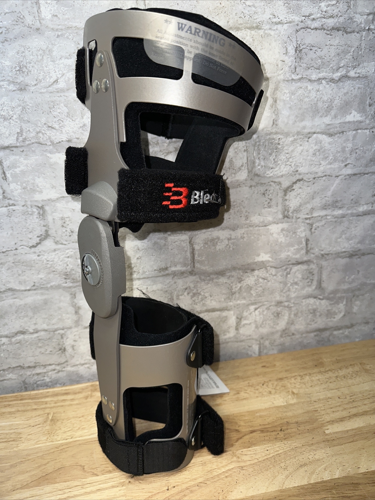 Bledsoe Thruster 3, Lateral, SIZE , XS , Right 4 Straps Black Knee Brace