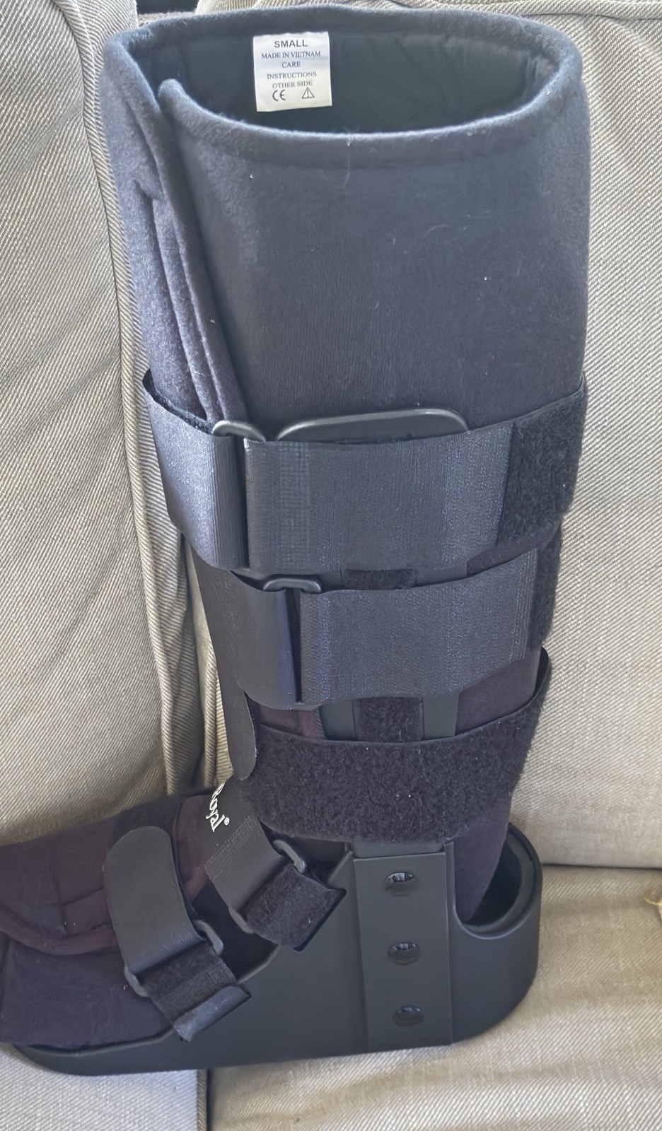 Left premier pro walker tracker closed heel size sm.